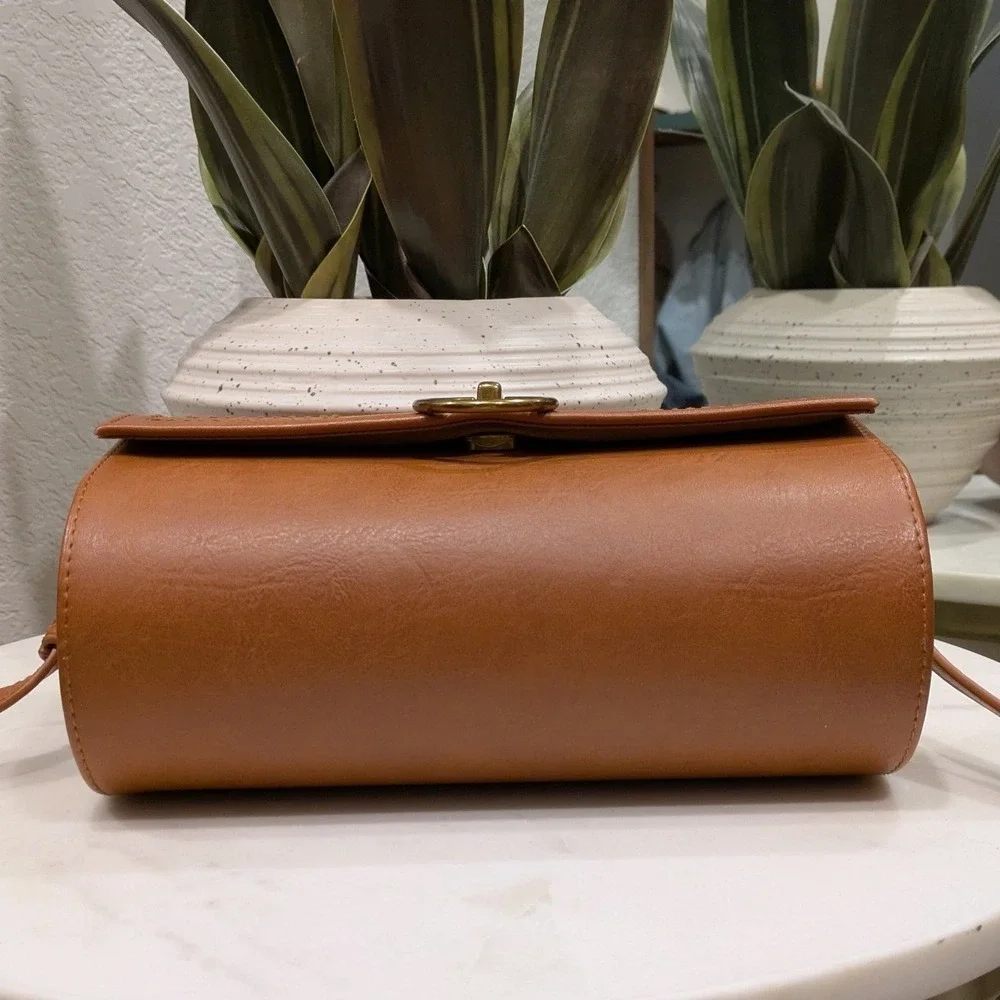 Universal Thread Barrel Crossbody Bag Women OS Brown Faux Leather Ring Closure‎